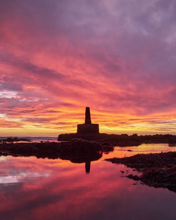 Forgotten Beacons - Crimson Reflection